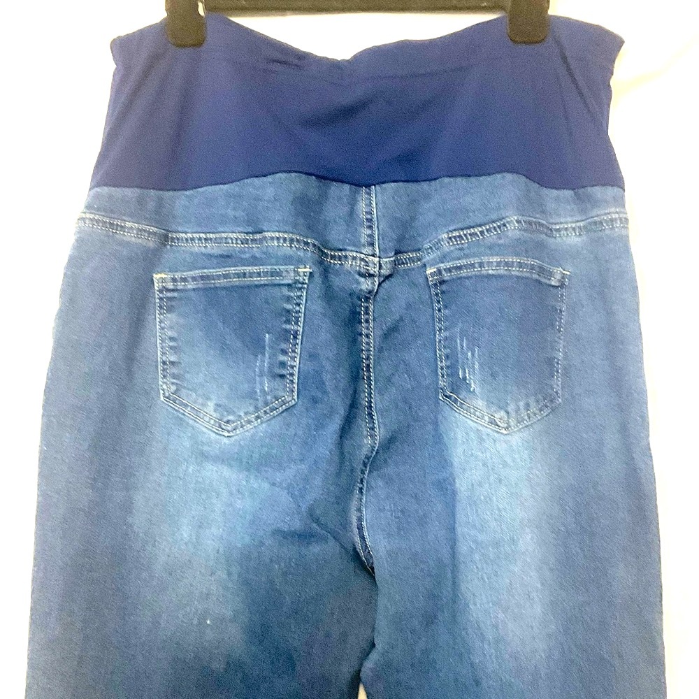 SHEIN Maternity Jeans - Picture 4 of 6
